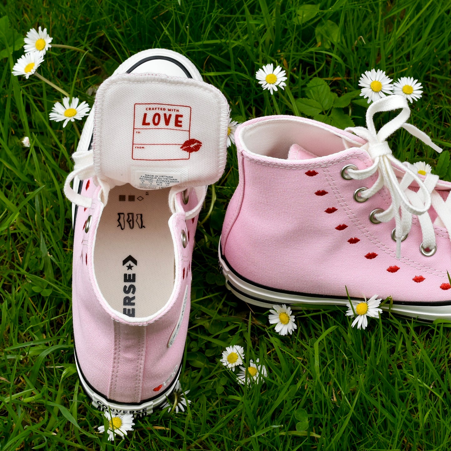 Converse Chuck Taylor All-Star Hi Embroidered Hearts Pink (W)