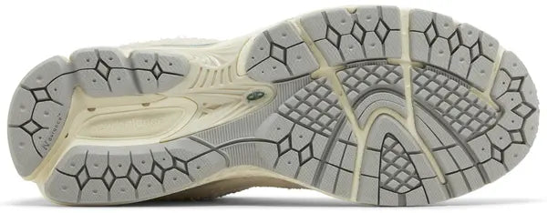 New Balance 2002R Linen